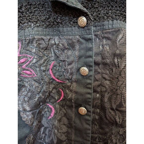 Mirasol Women's Black Lace & Embroidery Embellished Button-Front Denim Shirt Lar - Picture 1 of 7